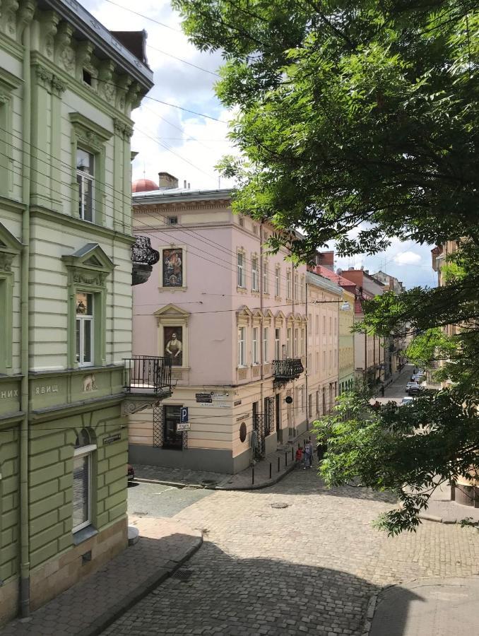 Апартаменти Комфортна квартира в самому серці Львова Екстер'єр фото